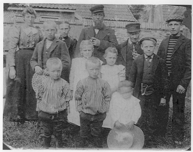 Kuitert, Pieter (Ouwe) en gezin in 1900