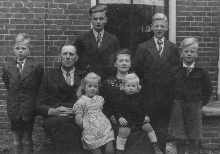 Kuitert, Sjoerd (Jacob) en gezin in 1948